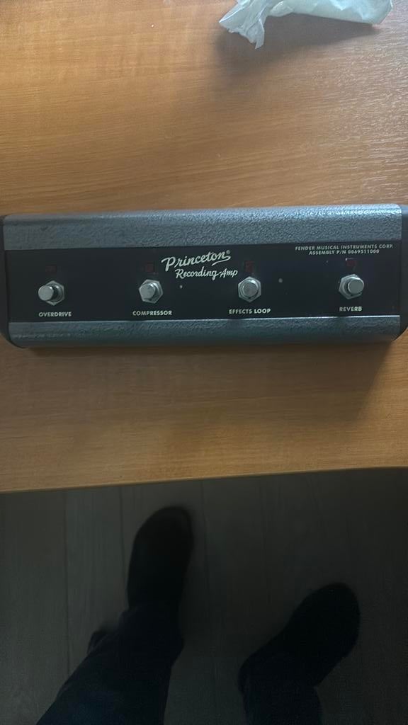 Fender 4-button footswitch super sonic 2 voor 100€ p/st 60€, Ophalen, Zo goed als nieuw, Gitaar, Minder dan 50 watt
