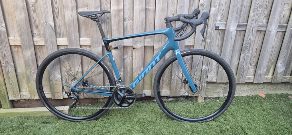 Prachtige Giant Defy Advanced 2 Carbon (ML) Deep Lake - 105, Fietsen en Brommers, Fietsen | Racefietsen, Ophalen, 28 inch, Carbon