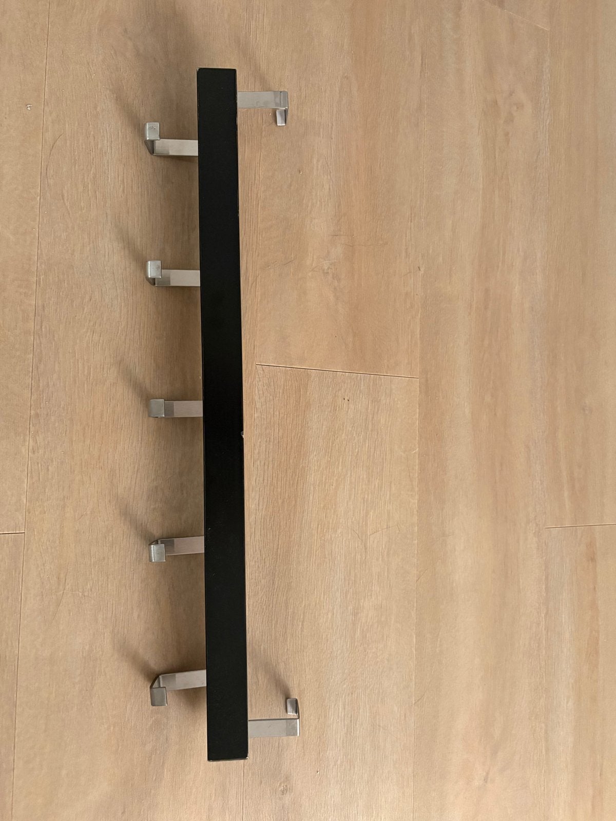 IKEA TJUSIG wandkapstok met 5 haken, zwart/metaal, Wandkapstok, Gebruikt, 100 tot 150 cm, Ophalen of Verzenden