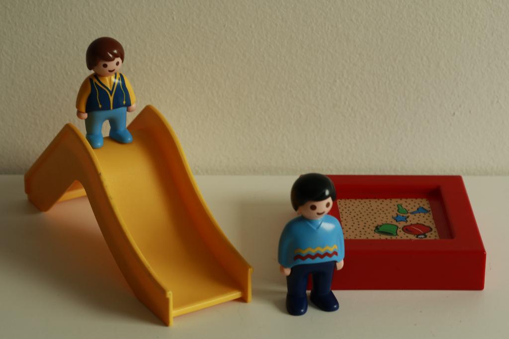 Playmobil 123 glijbaan, zandbak, vader en kind, speeltuin, Ophalen of Verzenden, Zo goed als nieuw, Complete set