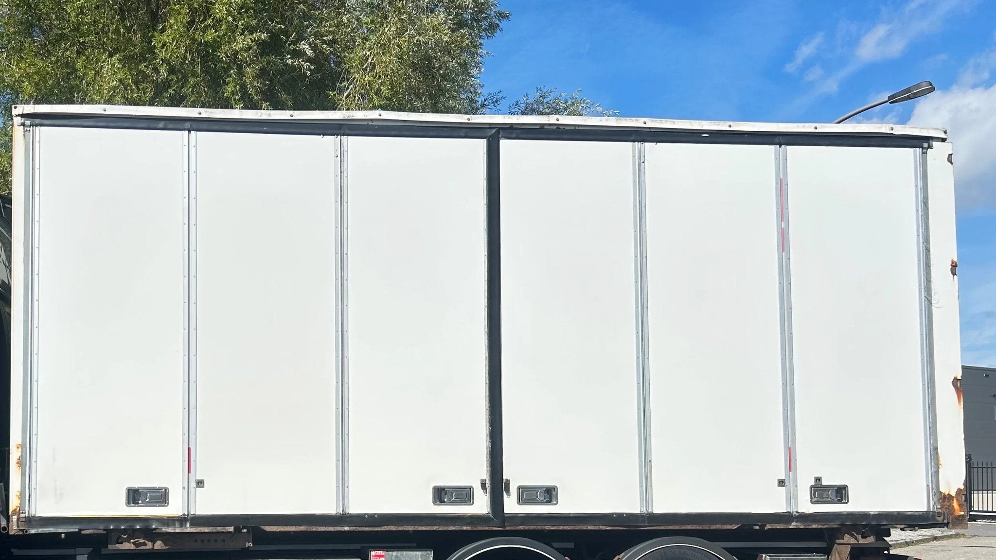 Närko 2x opslag container / zijdeuren / geisoleerd