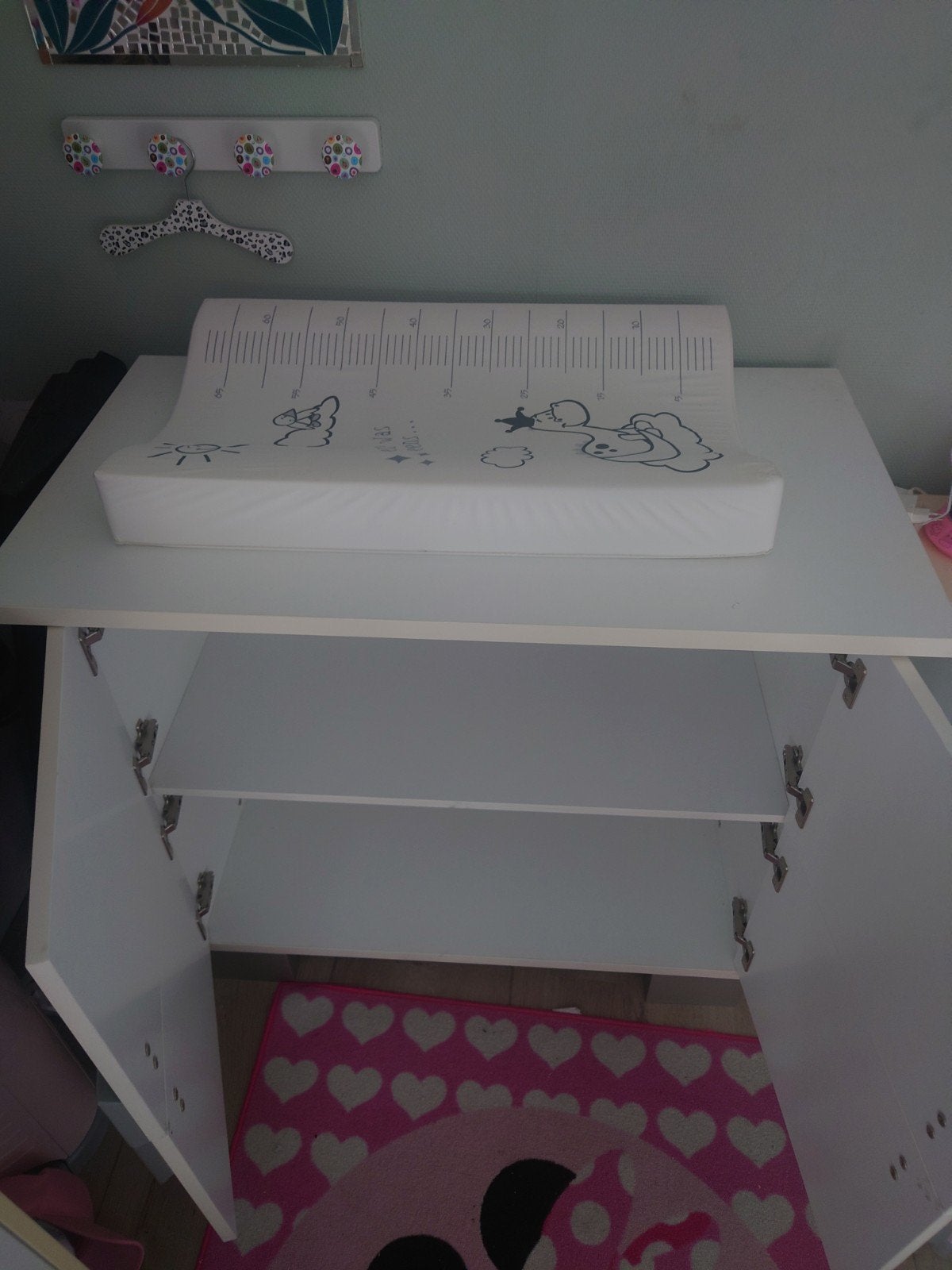 Foto 4 van Witte commode met  deuren en legplank