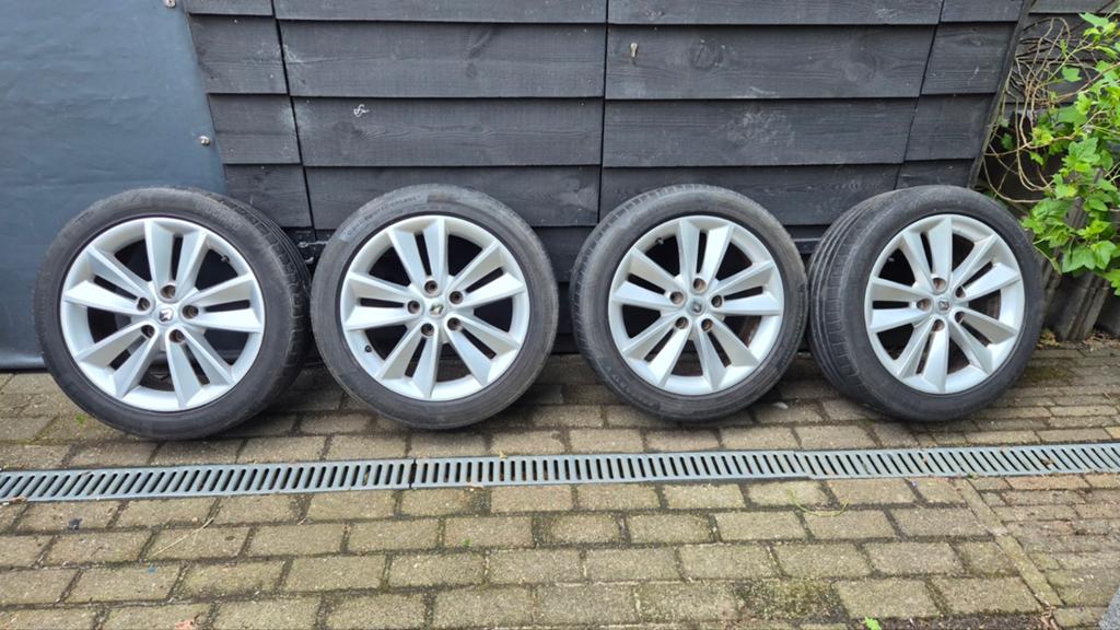 Renault Megane 2008-2016 Banden en Velgen 17 inch, Auto-onderdelen, Ophalen, Gebruikt, Banden en Velgen, 17 inch