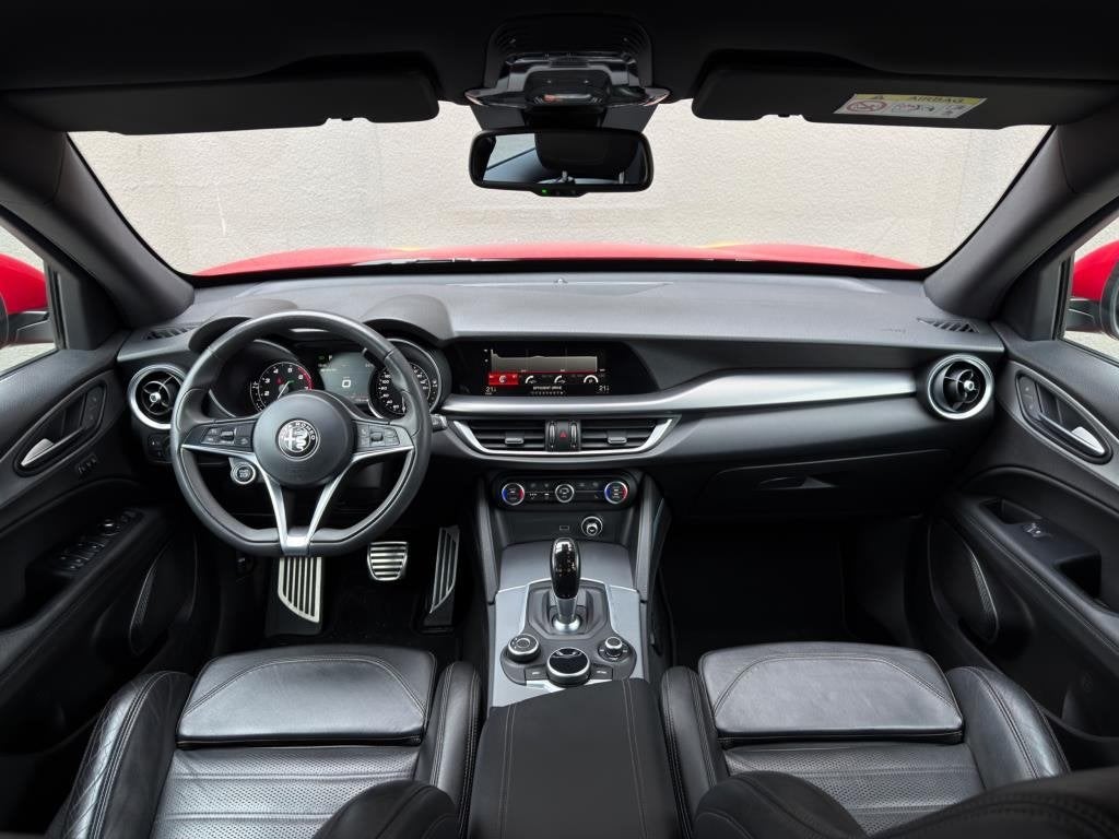 Foto 2 van Alfa Romeo Stelvio 2.0 280pk AT AWD 2018 Rood
