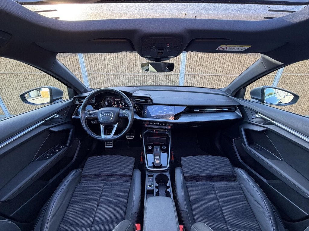 Audi A3 Sportback 35 TFSI edition one S line Automaat | Pano, 4 cilinders, 150 pk, Blauw, Origineel Nederlands