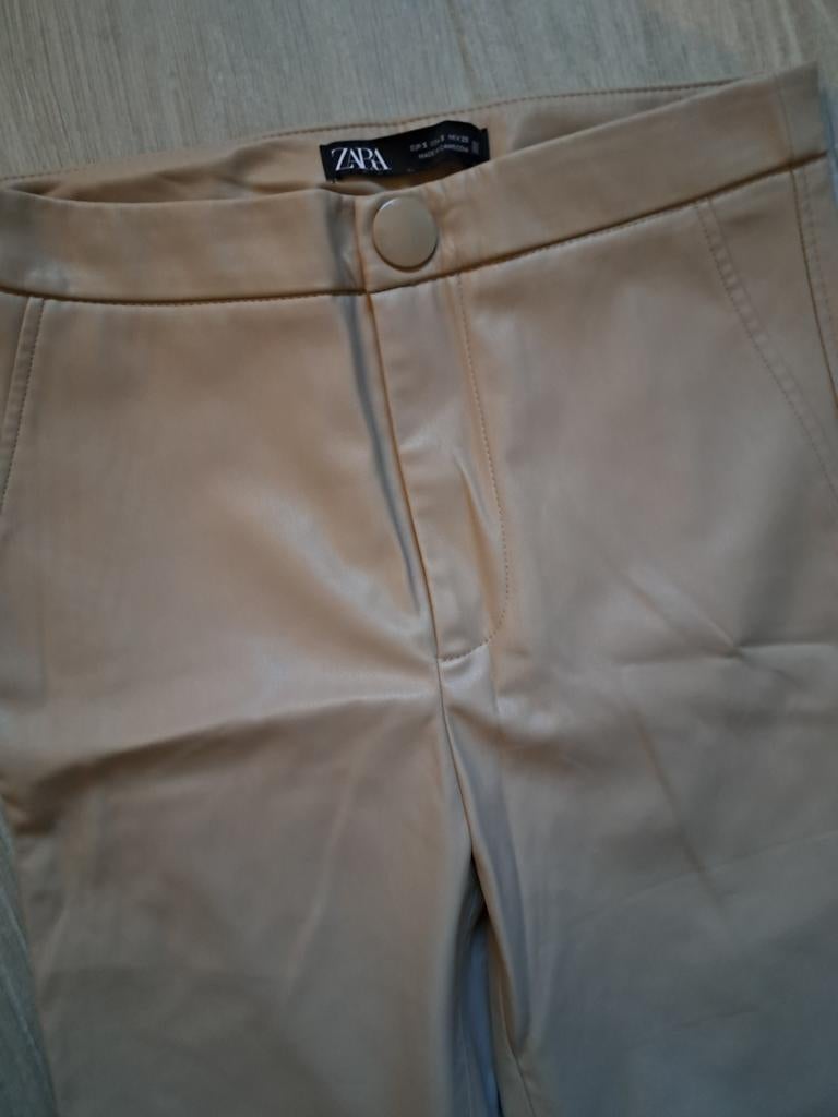 Nieuwe PU leren broek van Zara, Nieuw, Ophalen of Verzenden, Maat 36 (S), Lang
