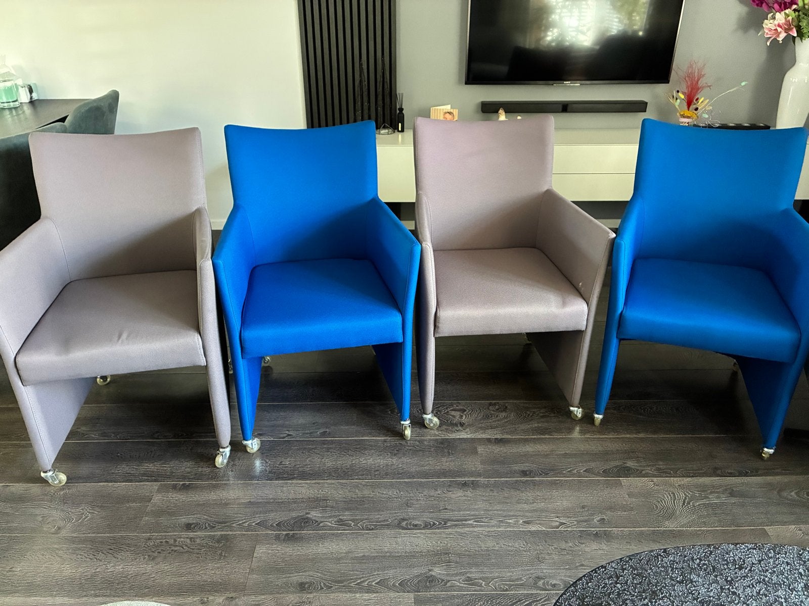 Set van 4 eetkamerstoelen - 2 blauw, 2 grijs, Huis en Inrichting, Stoelen, Ophalen, Gebruikt, Blauw, Vier
