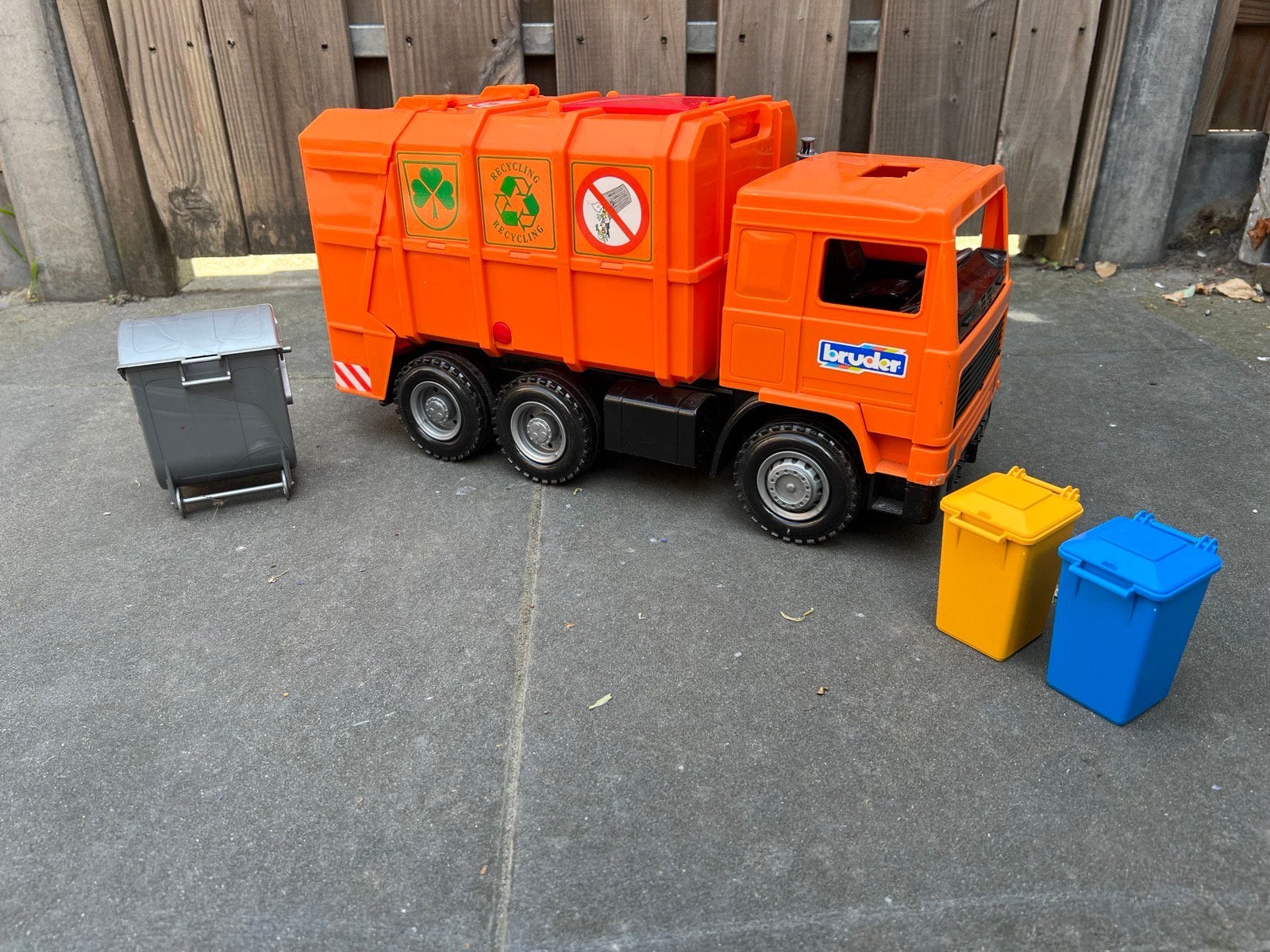 Vuilniswagen Brudse, Ophalen, Gebruikt