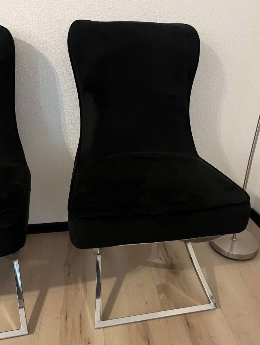 4 Zwarte fluwelen stoelen, Huis en Inrichting, Stoelen, Ophalen, Zo goed als nieuw, Zwart