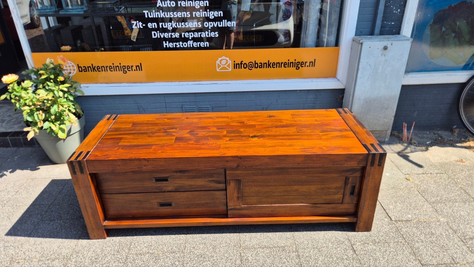 Koloniaal Kersenhouten TV-meubel met 2 lades en schuifdeur, Huis en Inrichting, Kasten | Televisiemeubels, Ophalen