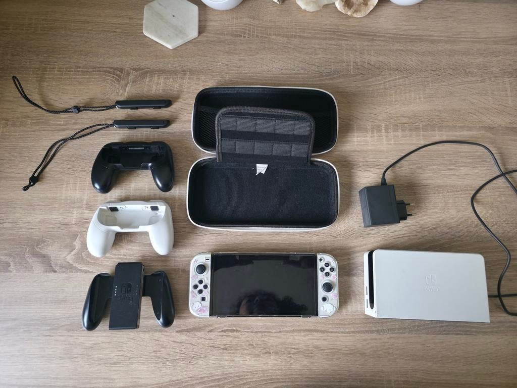 Nintendo Switch OLED wit met accesoires en hoesje, Ophalen, Zo goed als nieuw, Met 2 controllers, Switch OLED