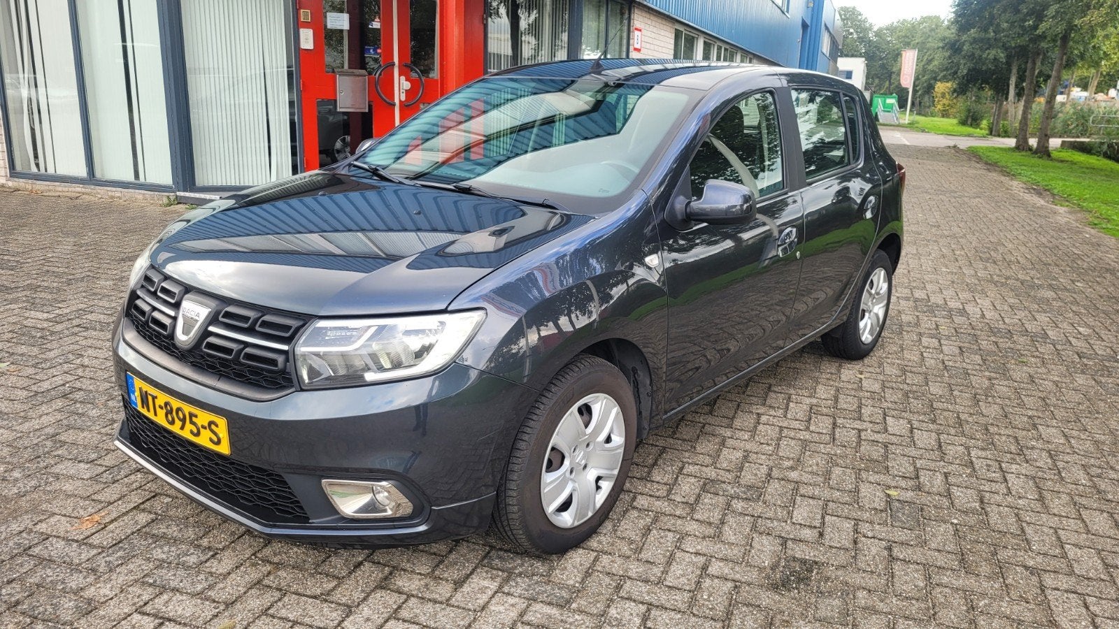 Dacia Sandero 0.9 TCE 66KW 2017 Grijs nette auto weinig km!!, Auto's, Voorwielaandrijving, Stof, 40 €/maand, 525 kg