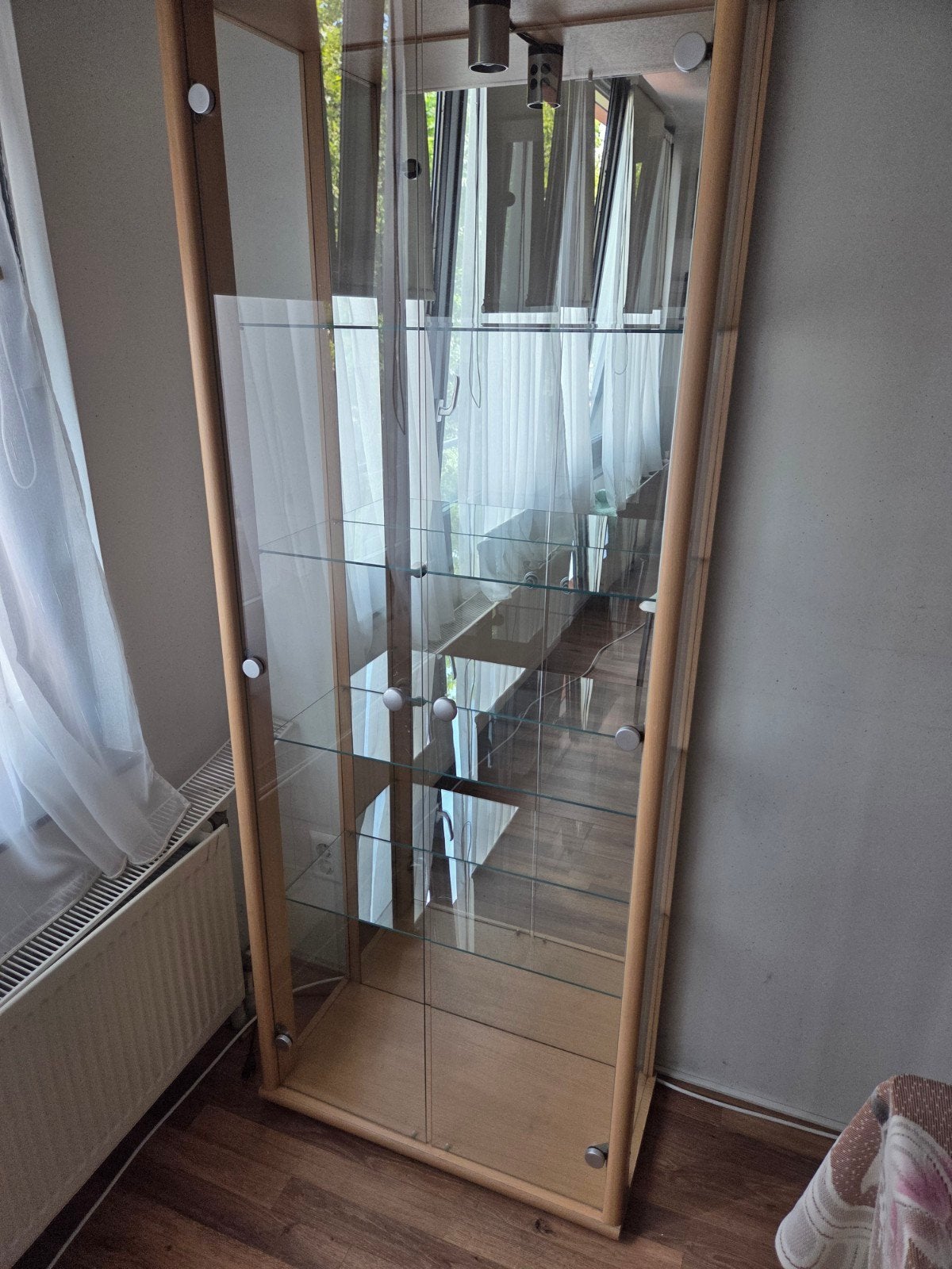 Glazen vitrinekast met verlichting en 4 lagen, Huis en Inrichting, Ophalen, Met deur(en), Glas, 50 tot 100 cm
