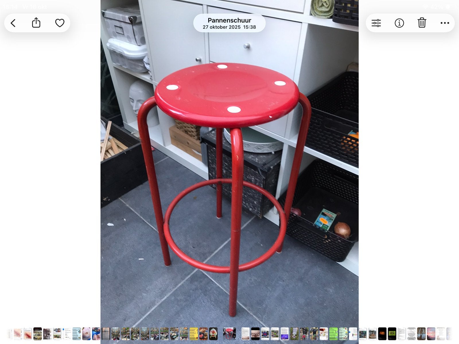 Te koop grote hoge cola kruk € 10.€, Huis en Inrichting, 1 kruk, Ophalen of Verzenden, Zo goed als nieuw, 60 tot 90 cm