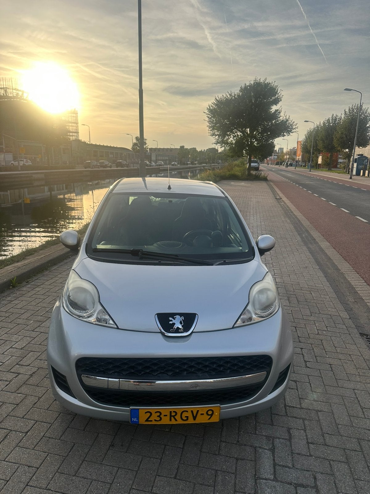 Peugeot 107 1.0 12V 5DR 2-TRONIC 2011 Grijs, Auto's, 4 stoelen, 68 pk, Origineel Nederlands, Particulier