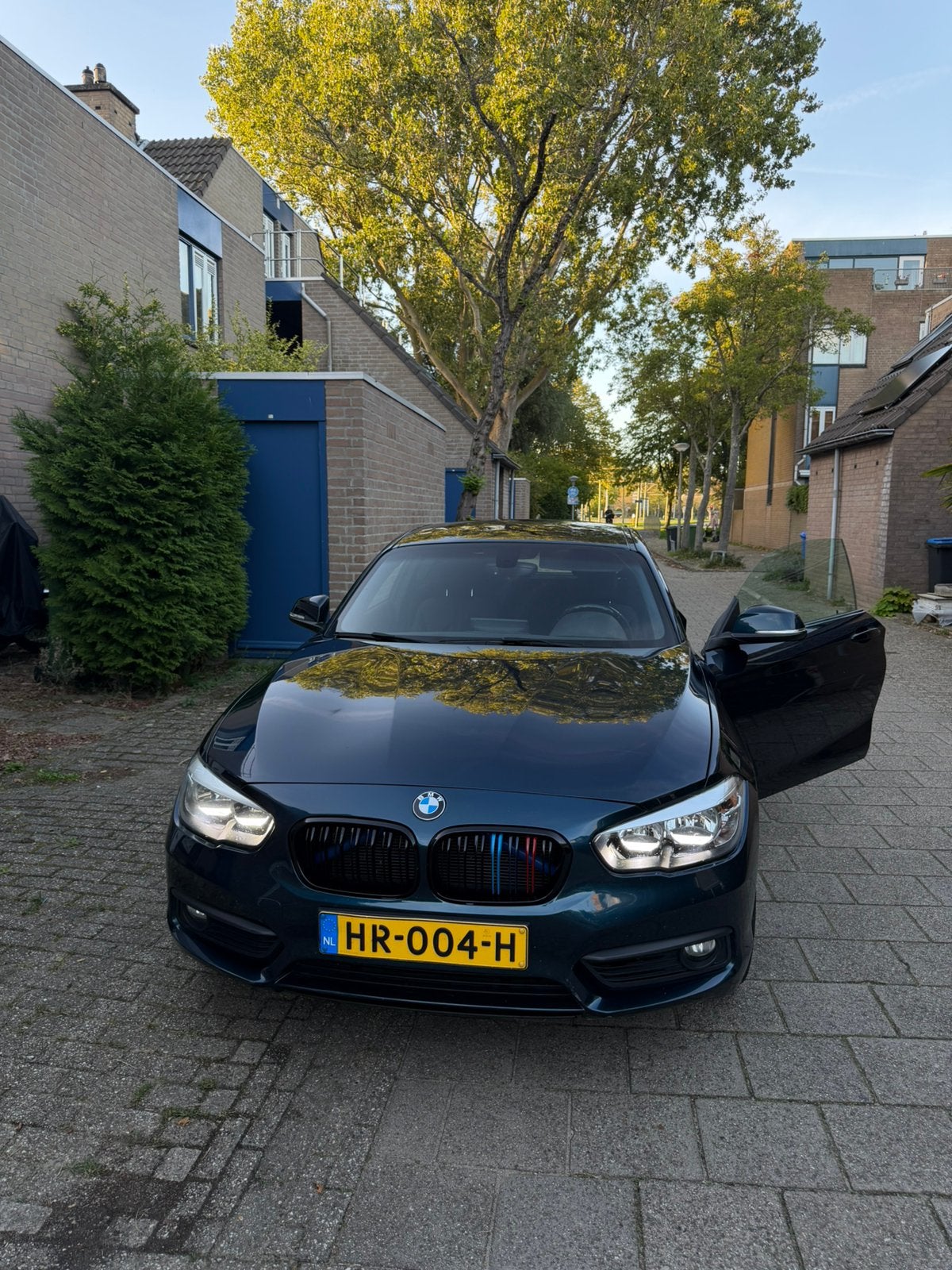 BMW 1-Serie 118I M pakket 2015 Blauw, Auto's, Dealer onderhouden, Achterwielaandrijving, Zwart, 1290 kg