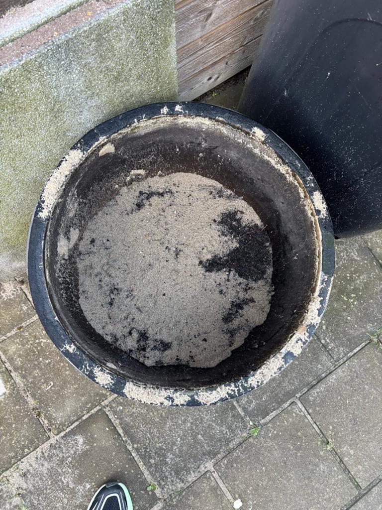 Bloempot van oude Green Egg BBQ, Ophalen, Gebruikt, Balkon, 40 cm of meer
