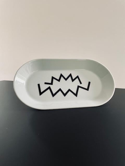 IKEA schaal Värdera met grafisch motief – designklassieker, Keramiek, Ophalen of Verzenden, Overige stijlen, Schaal of Schalen