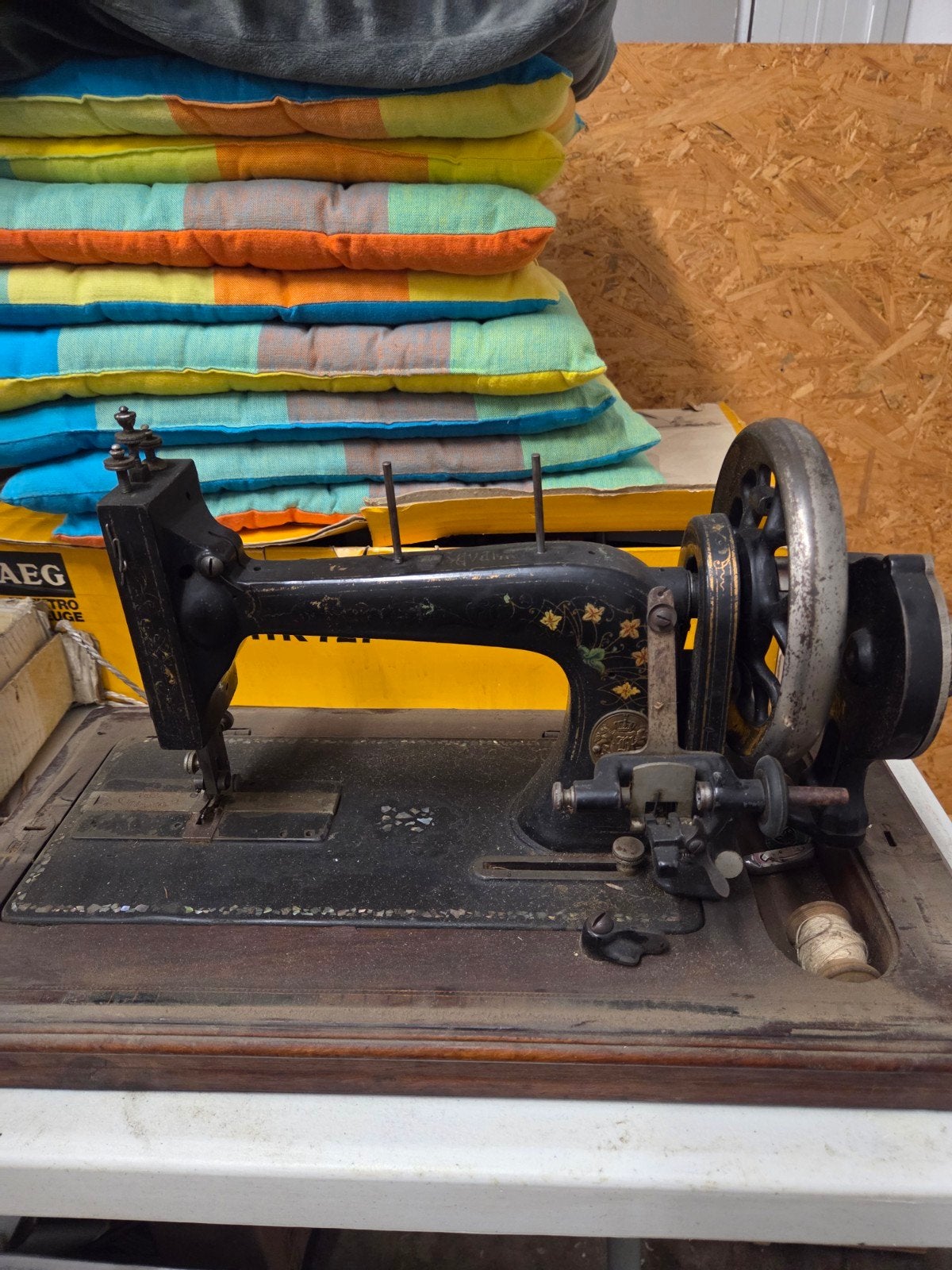 oude Husqvarna handnaaimachine, Ophalen