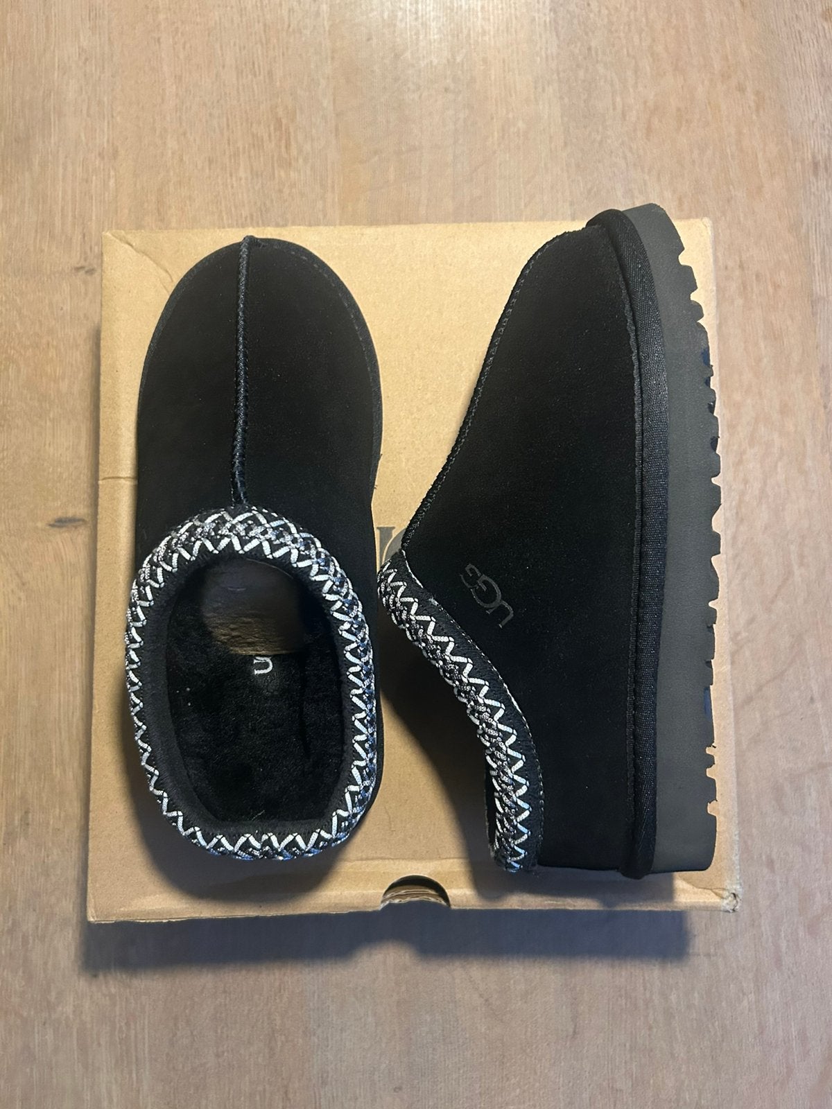Uggs Tasman zwart, Kleding | Dames, Zwart, Nieuw, Ophalen of Verzenden, Pantoffels of Sloffen