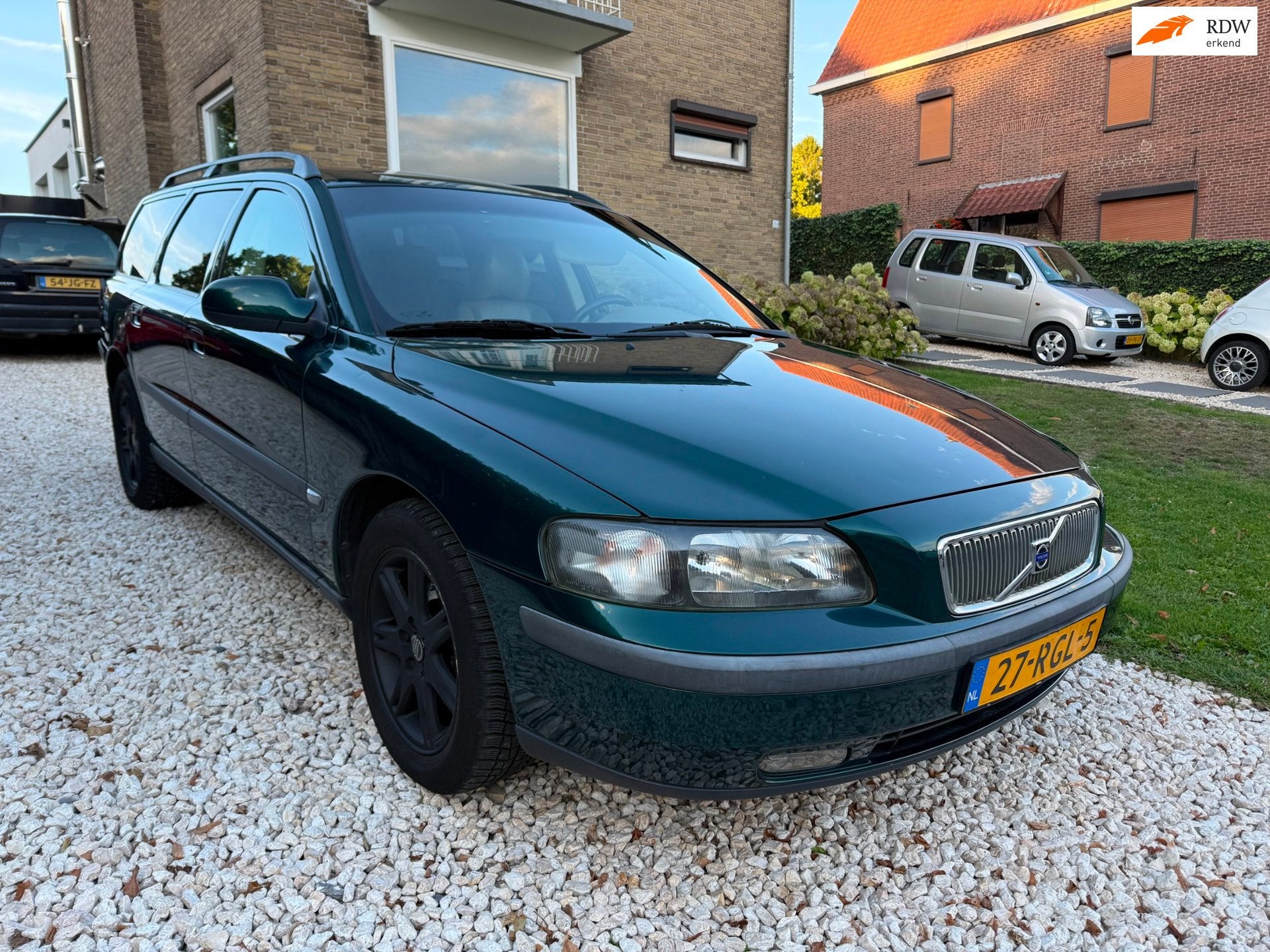 Volvo V70 2.4 T Automaat Nieuwe Distributie&APK., Auto's, Beige, Leder en Stof, V70, 2435 cc