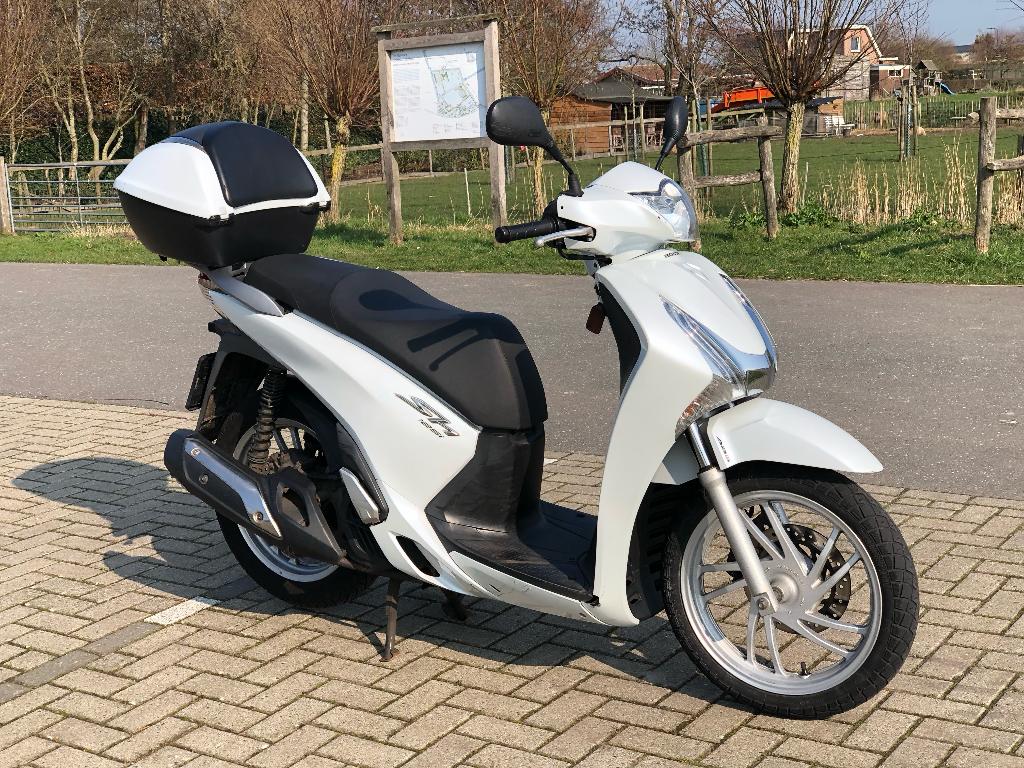 Honda SH125 SH 125 ABS Start Stop  Bj 2013 Motorscooter 125i, Motoren, Motoren | Honda, Scooter, Gebruikt, Particulier, 125 cc