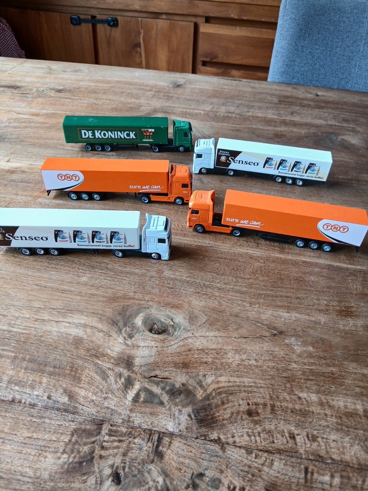 Set van 5 miniatuur vrachtwagens (De Koninck, TNT, Senseo), Kinderen en Baby's, Ophalen of Verzenden, Gebruikt