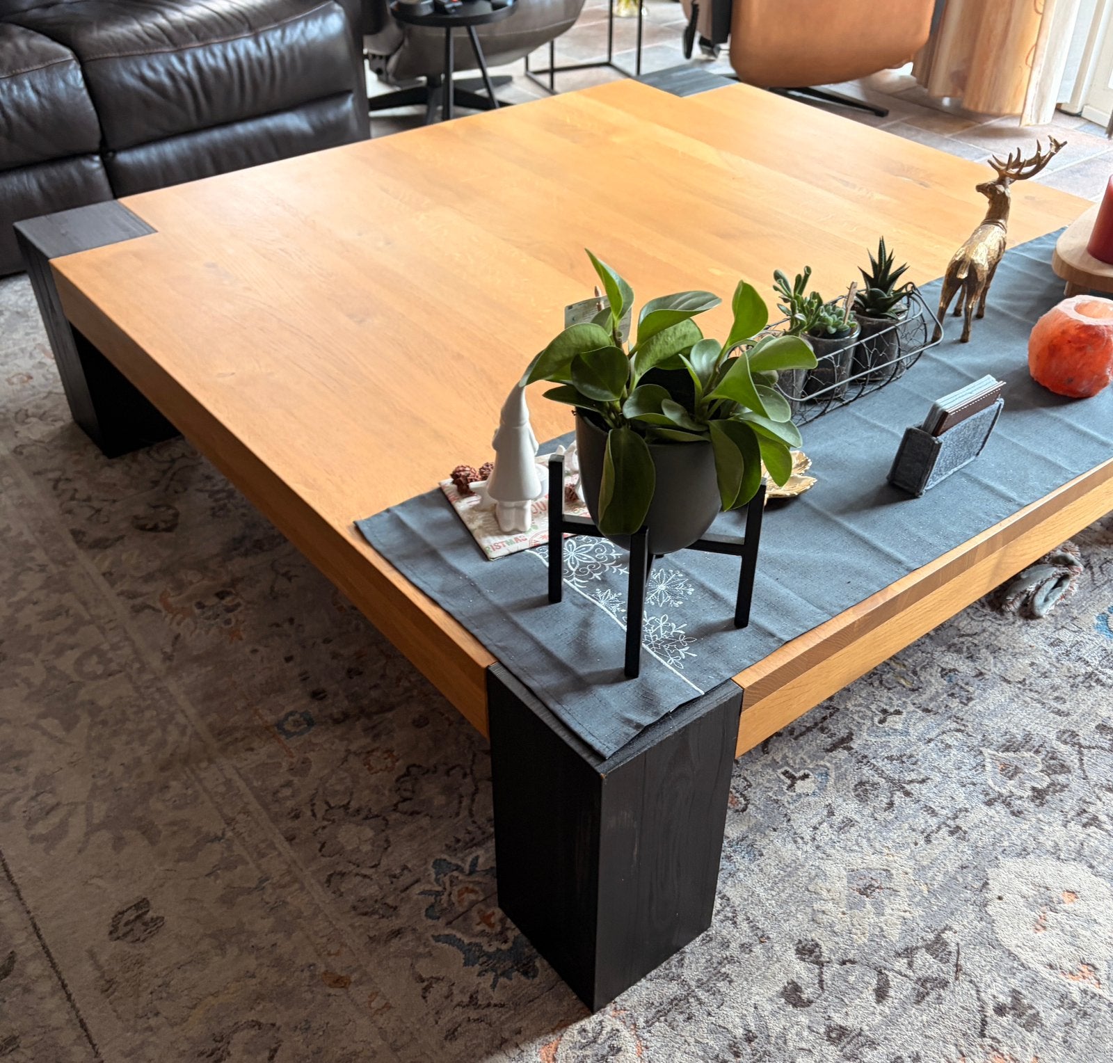 Eiken salon tafel Goossens serie Quint, Huis en Inrichting, Ophalen, Gebruikt, Vierkant, Eikenhout