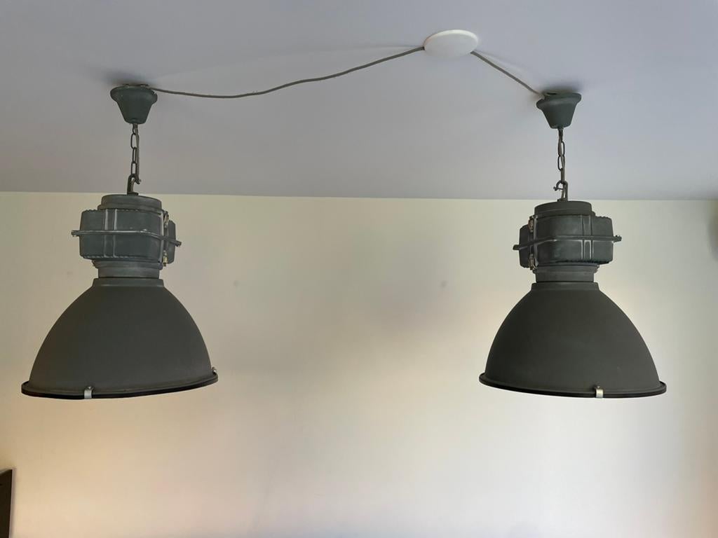 Twee stoere, industriële hanglampen, Huis en Inrichting, Lampen | Hanglampen, Ophalen, Zo goed als nieuw, Overige materialen, Minder dan 50 cm