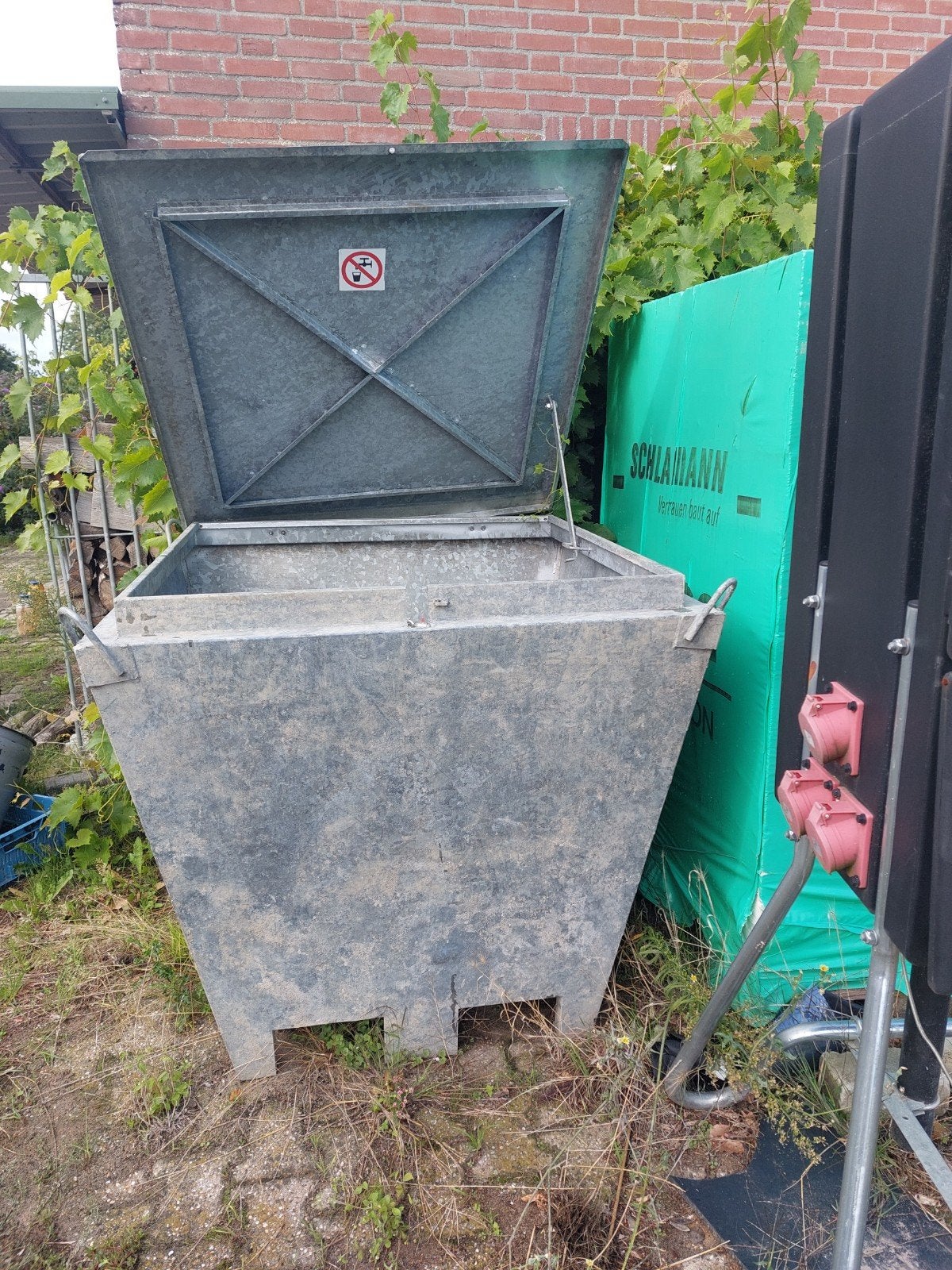 Gegalvaniseerde waterbak met kraan en deksel, Ophalen, Zo goed als nieuw