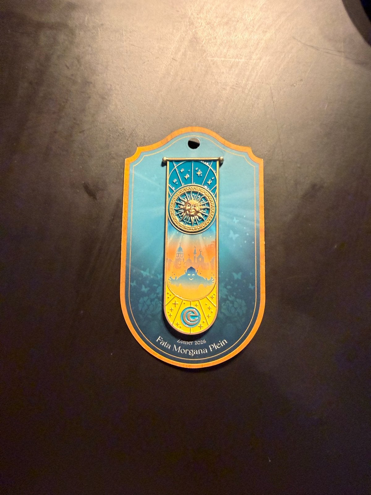 Efteling Fata Morgana Plein Pin Zomer 2026, Verzenden, Nieuw, Button of Speldje