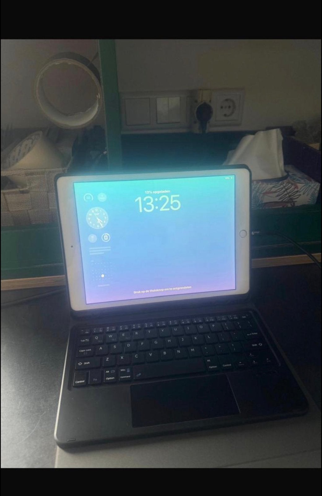 Apple iPad 8 128GB 10.2" WiFi (4G) Zwart + hoes en keyboard, Computers en Software, Apple iPads, 10 inch, Apple iPad, Zwart, Ophalen of Verzenden
