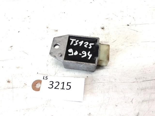 TS125ER 1978 - 1979 Suzuki Spanningsregelaar D1-55360, Motoren