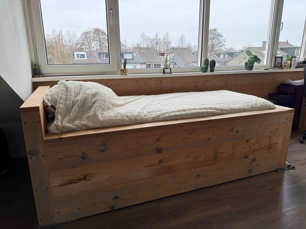 Steigerhouten bed met rand (matras 80 x 200), Ophalen, Gebruikt, Eenpersoons, Bruin