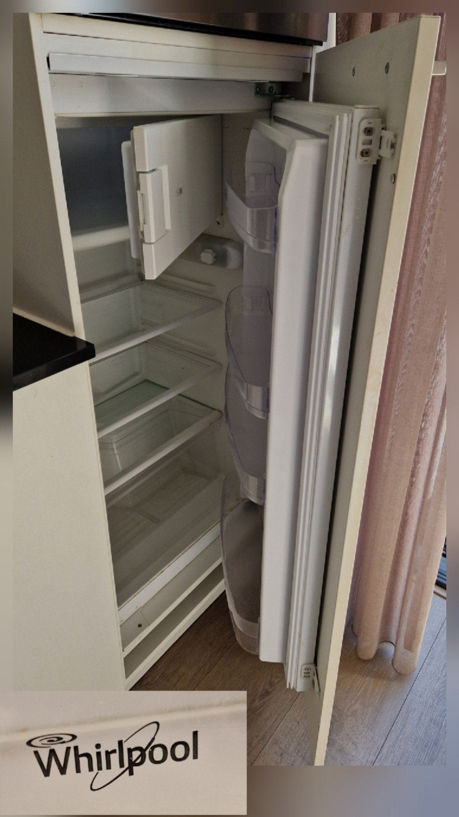 Whirlpool inbouw koelkast met vriesvak, Gebruikt, 100 tot 150 liter, 45 tot 60 cm, Met vriesvak