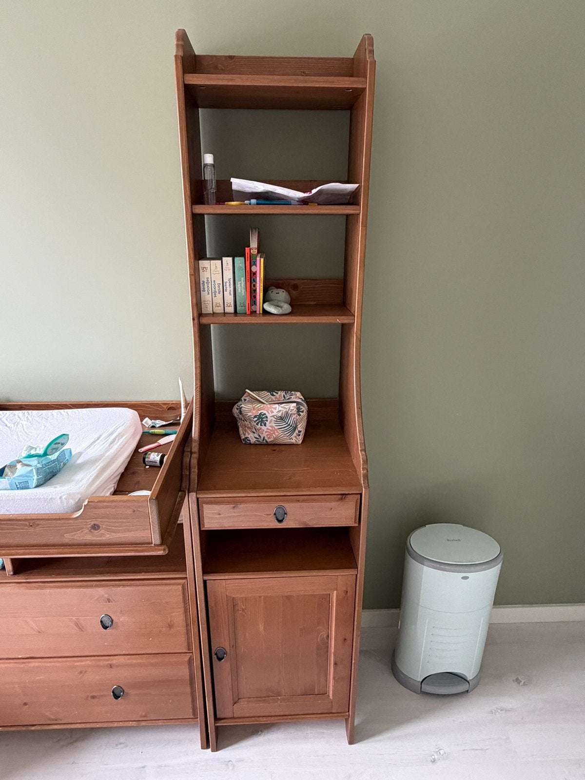 IKEA LEKSVIK hoge kast babykamer – massief grenen – 184 cm, Ophalen, Gebruikt