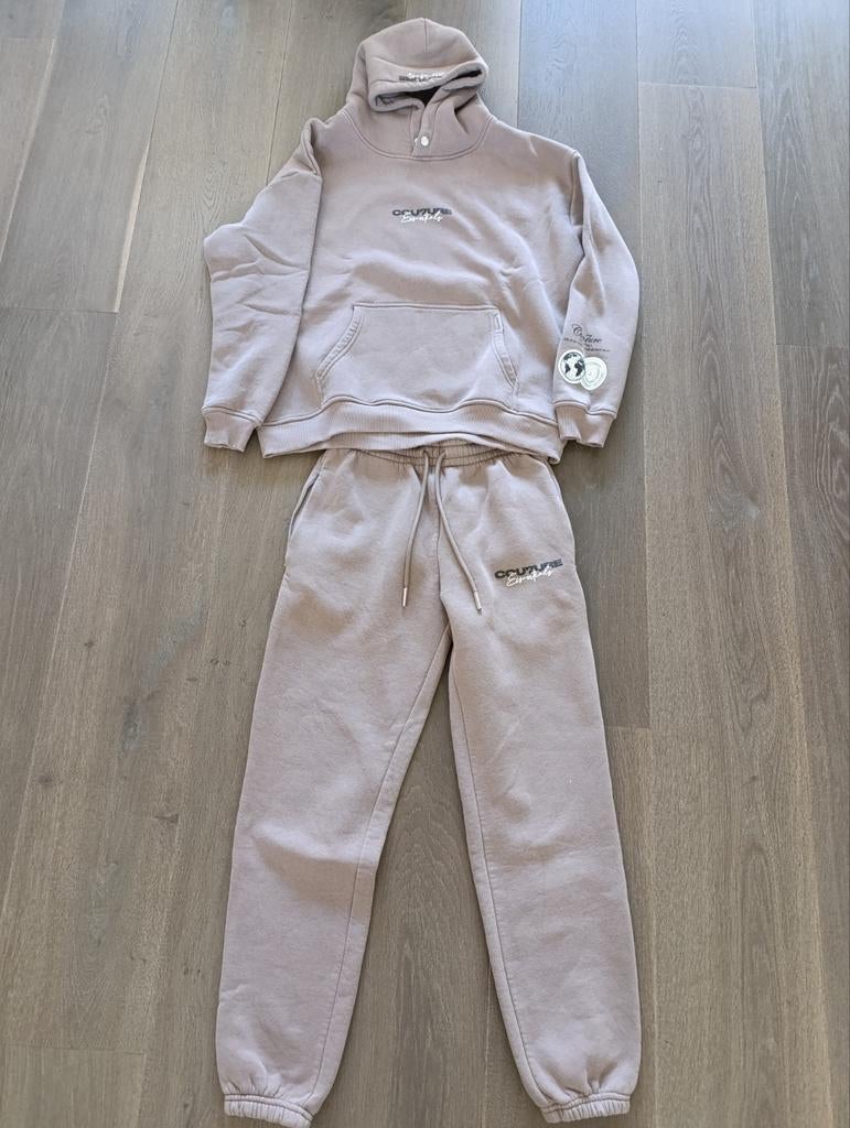 Couture Essentials trainingspak bruin maat S, Kleding | Heren, Sportkleding, Bruin, Nieuw, Ophalen of Verzenden, Couture Essentials