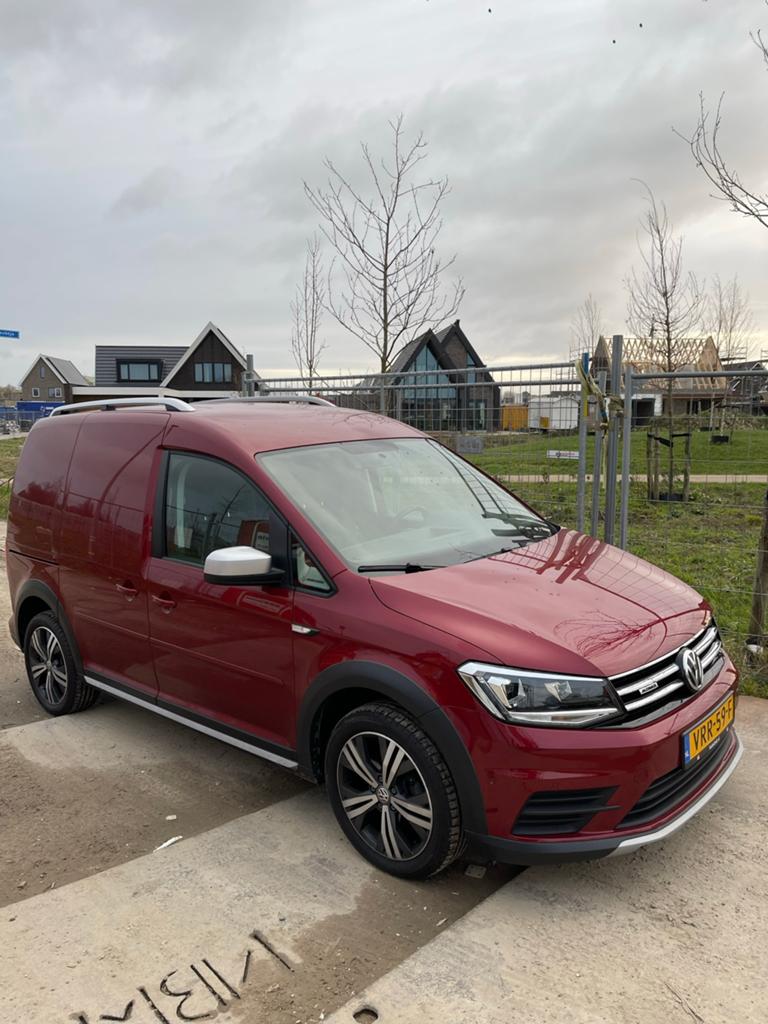 Volkswagen Caddy 2.0 TDI ALLTRACK DSG BMT euro6, Auto's, Zwart, 4 cilinders, 700 kg, Volkswagen