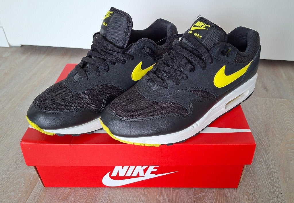 Nike Air Max 1 Essential 'Black Opti Yellow', Kleding | Heren, Schoenen, Zwart, Nike, Ophalen of Verzenden, Zo goed als nieuw