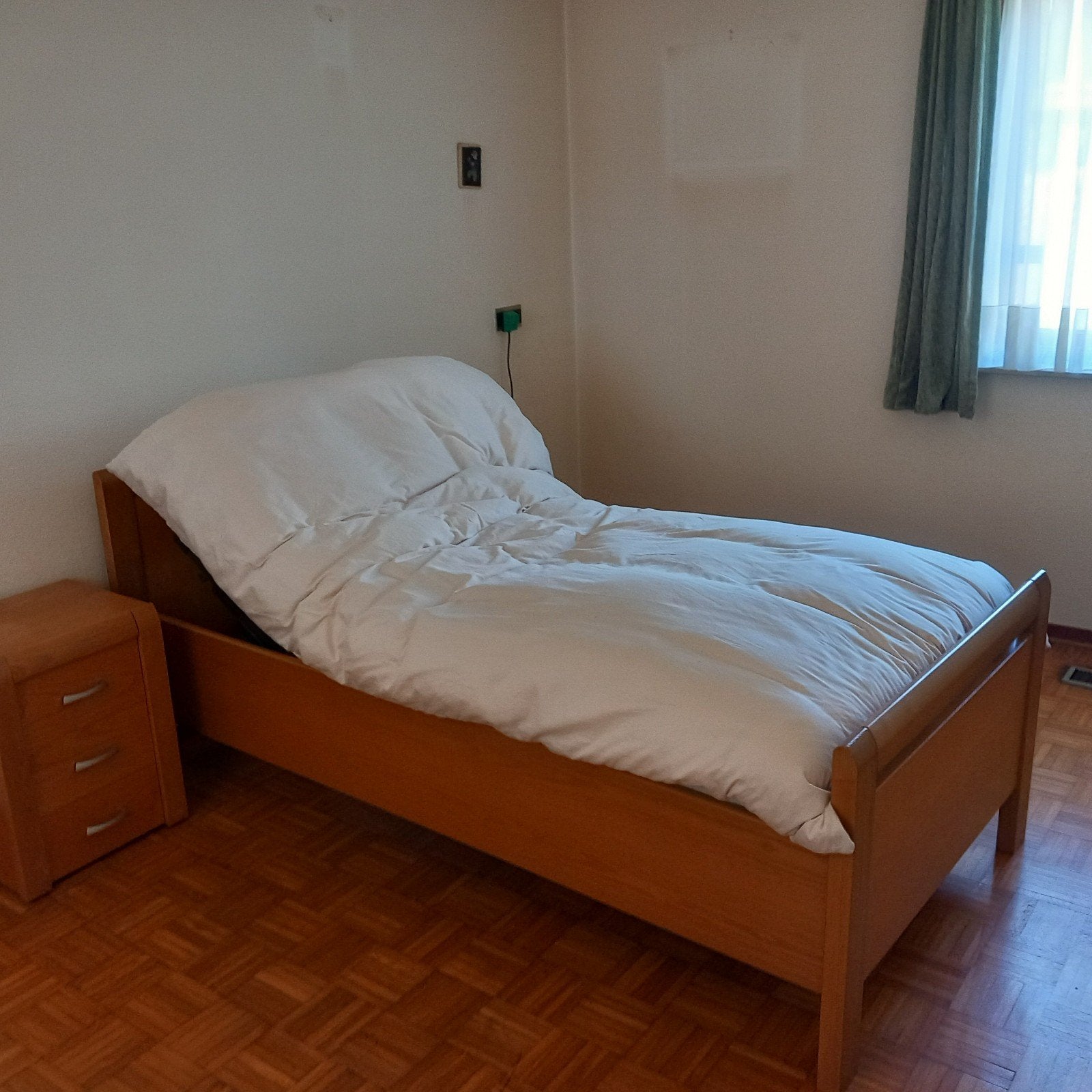 Verstelbaar eenpersoonsbed met lattenbodem, Ophalen, 90 cm, Eenpersoons, Bruin