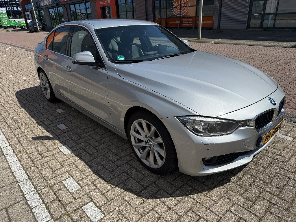 Bmw 3-Serie (F30), 320i EfficientDynamics 170pk PRIJS € 5950, Achterwielaandrijving, Zwart, 4 cilinders, 75 €/maand