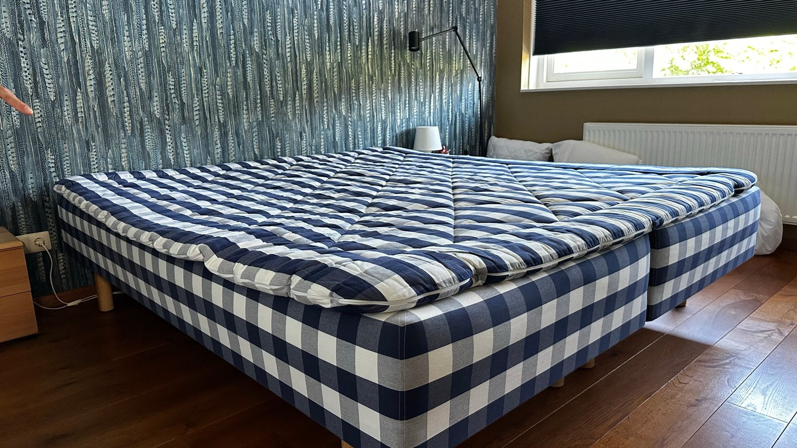 Hästens 2x 1-persoons boxspring blauw/wit geruit patroon, Gebruikt, Blauw, 210 cm, Tweepersoons
