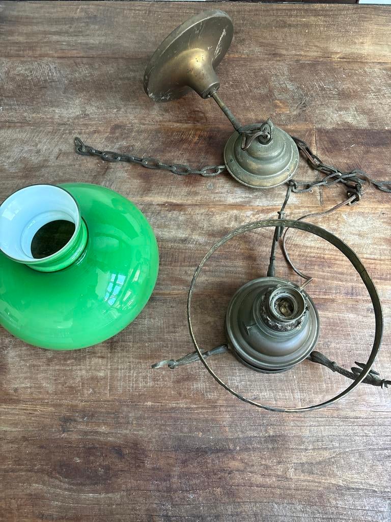 Omgebouwde olielamp met groene glazen kap, Antiek en Kunst, Antiek | Lampen, Ophalen