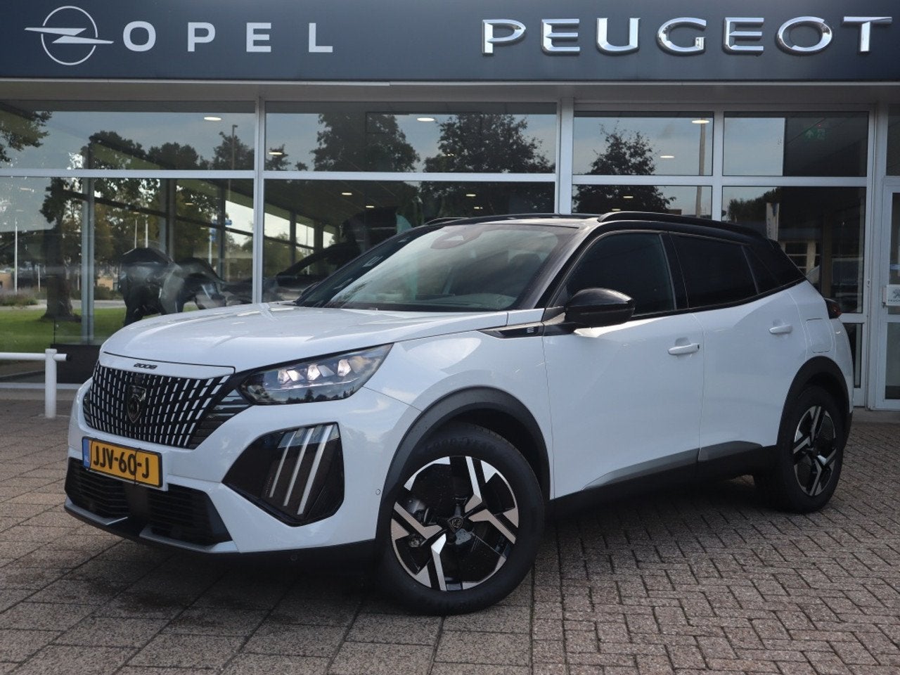 Peugeot 2008 GT Avantage 156pk 54kWh, Rijklaarprijs, 360 V, Automaat, Gebruikt, 156 pk, Metallic lak