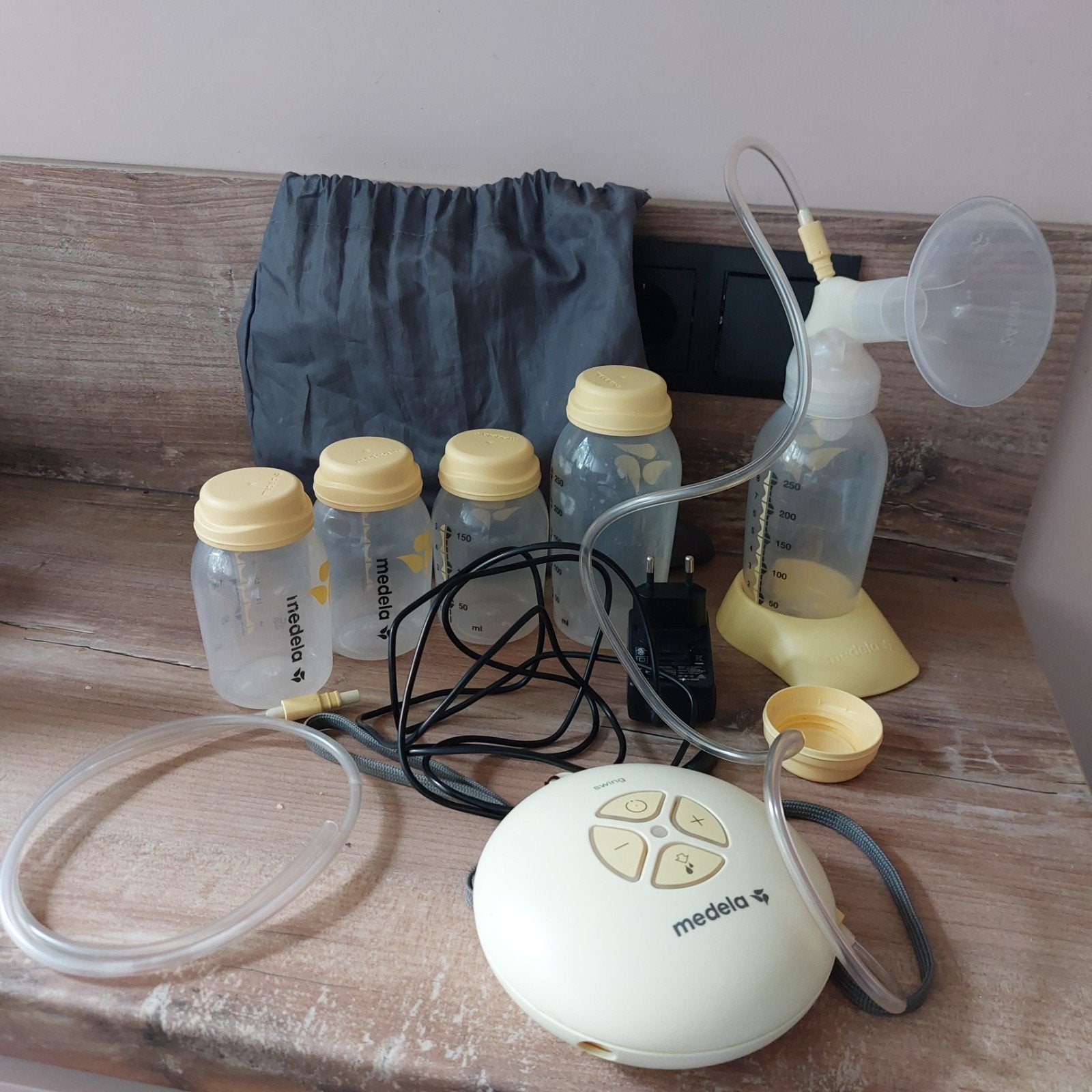 Medela Swing borstkolf met accessoires, Ophalen, Gebruikt