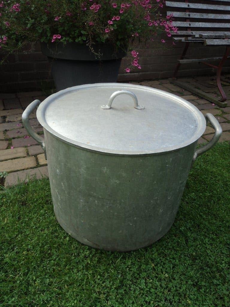 Antieke  zware zinken Wasketel met deksel, Ophalen