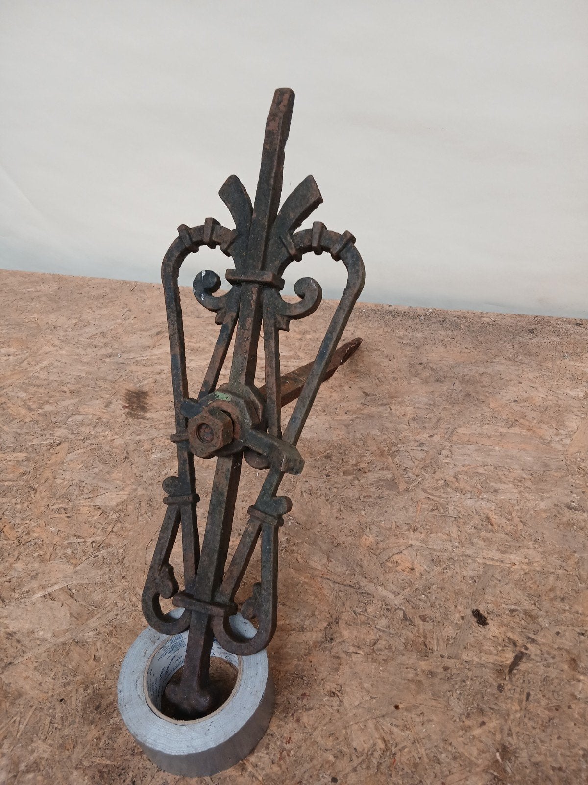 Antieke gietijzeren muuranker - 56 cm hoog, 48 cm diep, Ophalen of Verzenden