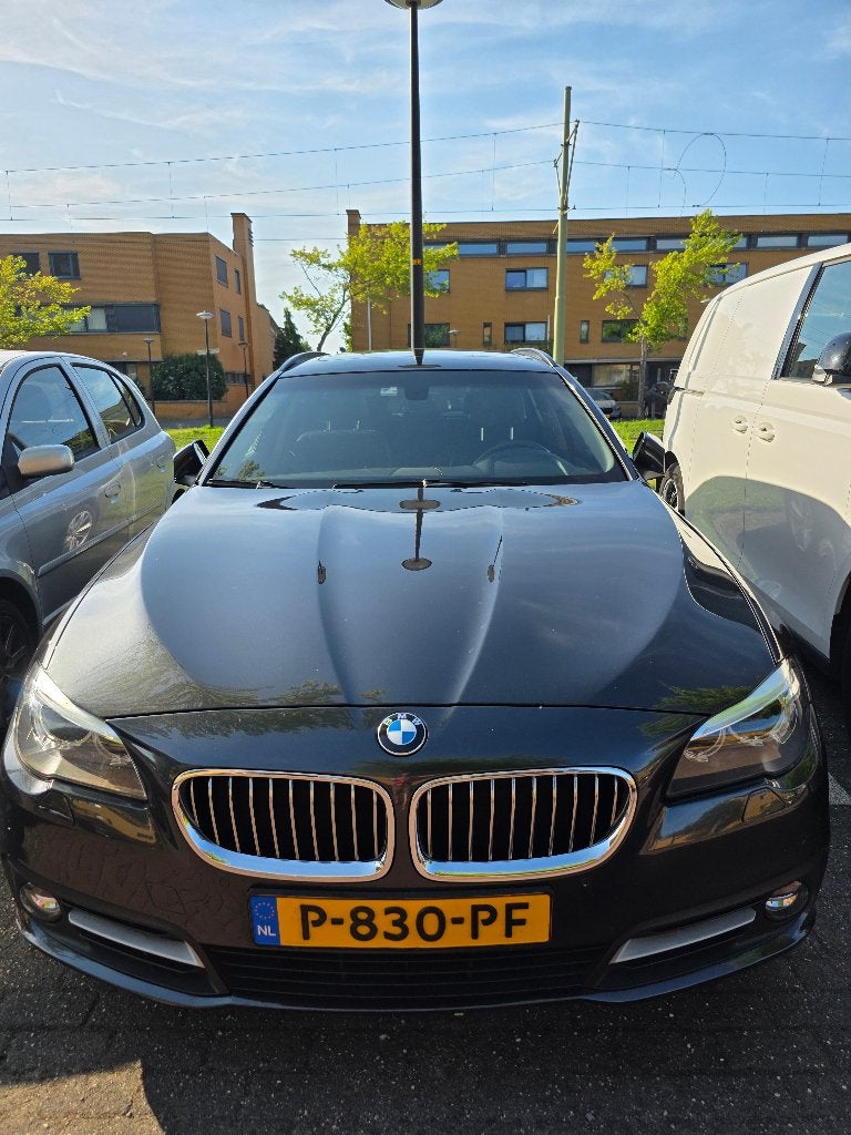 BMW 5-Serie 520d 190pk Aut. 2015 Grijs, Automaat, Achterwielaandrijving, 1995 cc, Zwart