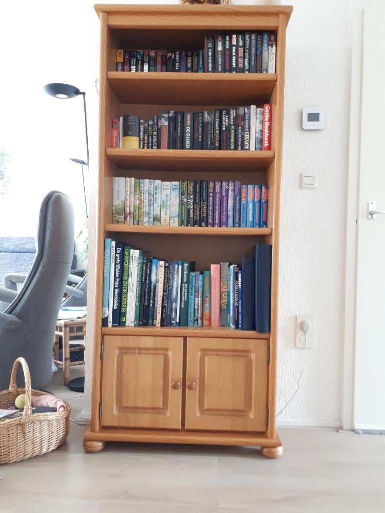 Blank eiken boekenkast, Ophalen, Met deur(en), Eikenhout, 50 tot 100 cm