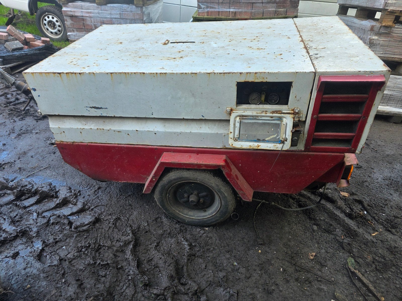Mobiele diesel schroefcompressor 2cil luchtgekoeld, Doe-het-zelf en Verbouw, 100 liter of meer, Ophalen of Verzenden, Gebruikt